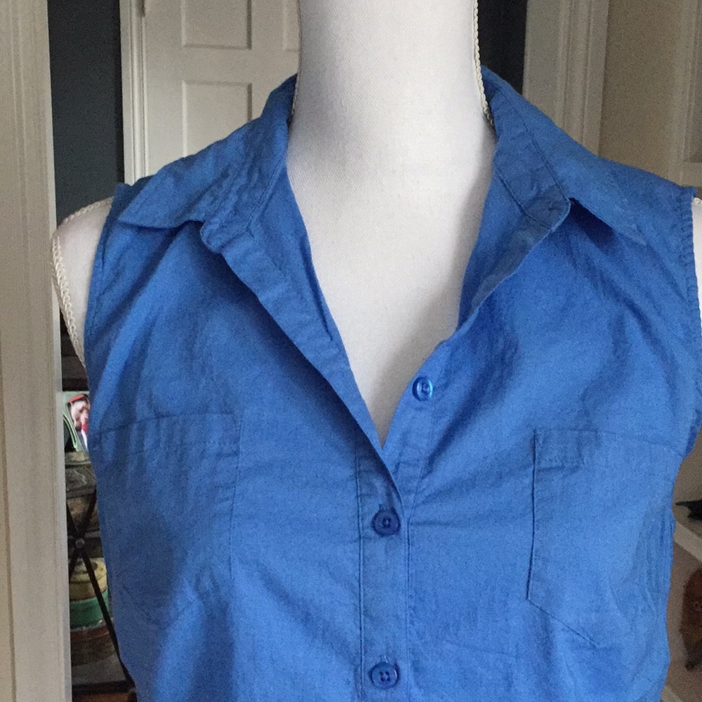 Sleeveless Waist-Tie Blouse - Picture 8 of 8